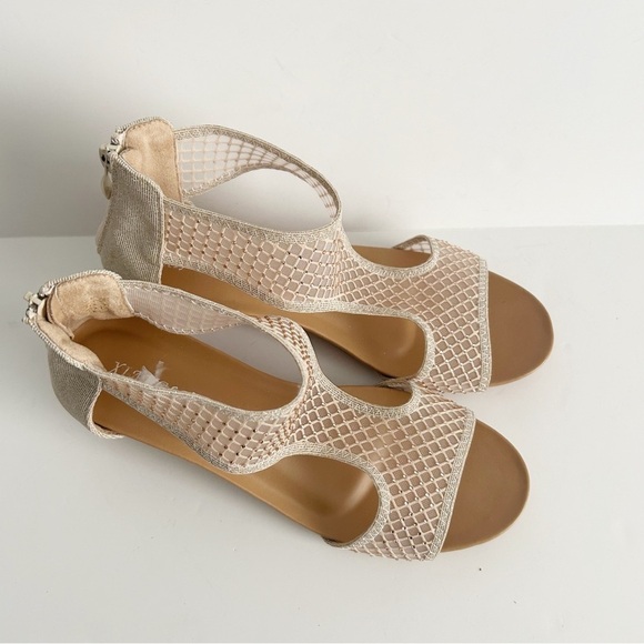 Chic Cream Open-Toe Sandals - Picture 4 of 10